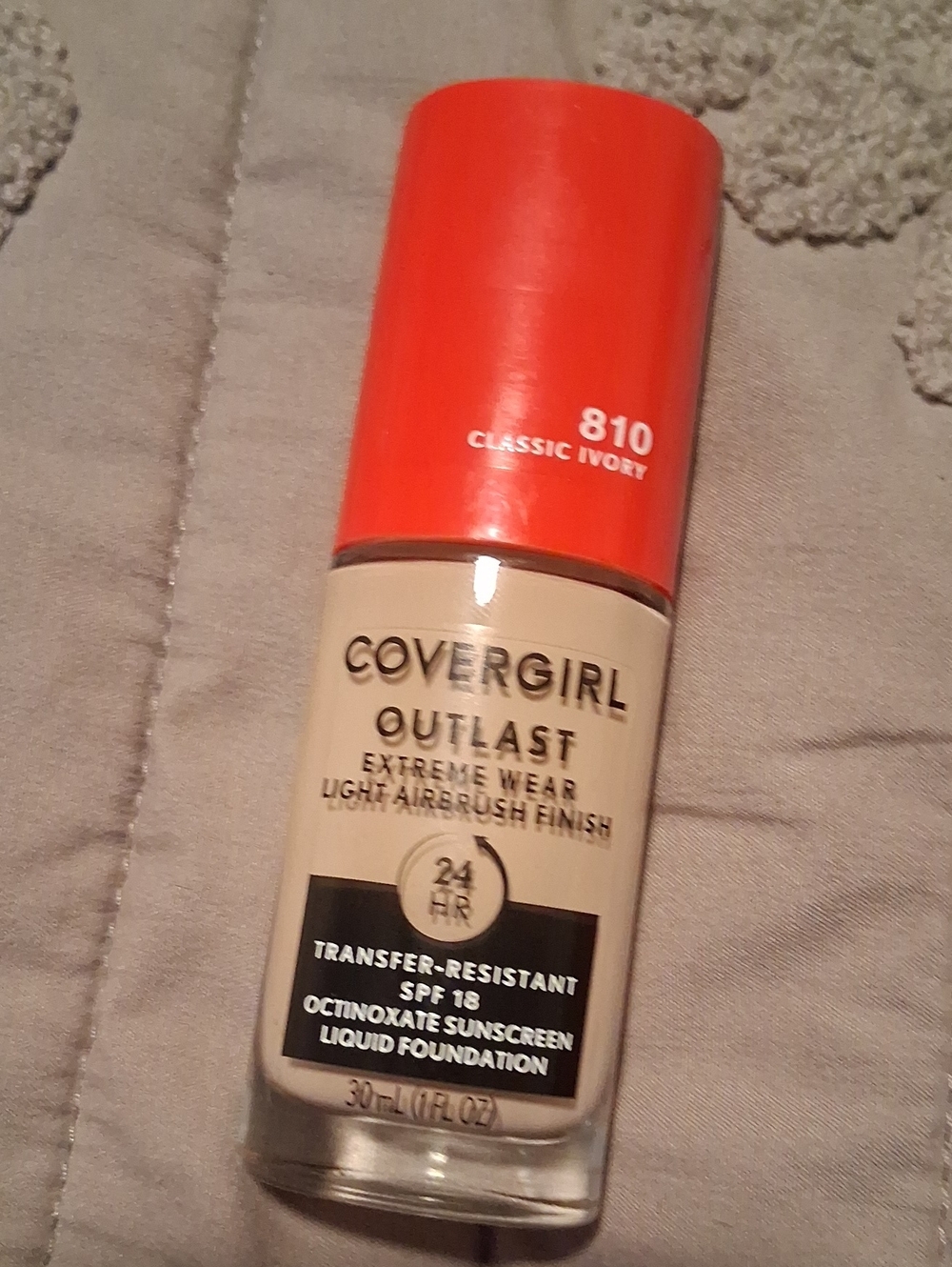 COVERGIRL Outlast Liquid Foundation - Classic Ivory with Orange Cap
